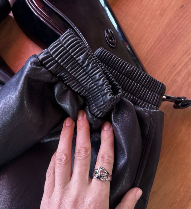 Кожаная женская  куртка бомбер