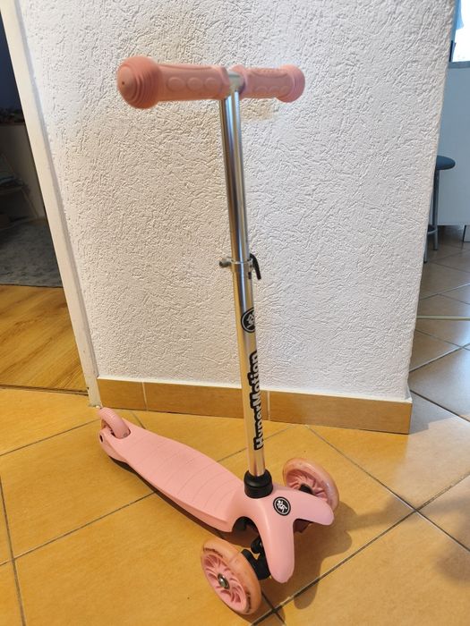 Hulajnoga dziecięca różowa 3 kołowa LED koła