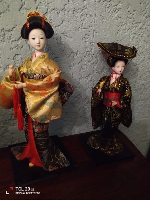 Quatro figuras de chinesas em porcelana