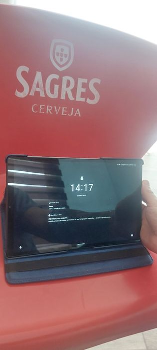 Tablet com entrada para chip de telemovel