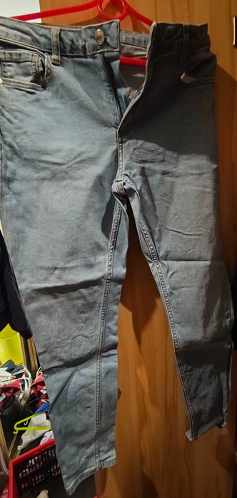 Spodnie damskie jeansy i legginsy