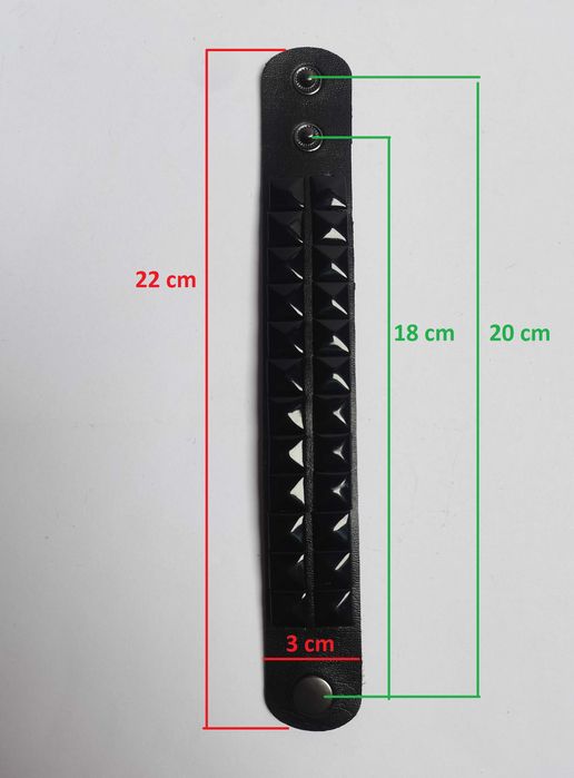 Pieszczocha, bransoletka: 2-rzędowe czarne ćwieki (metal, gothic punk)