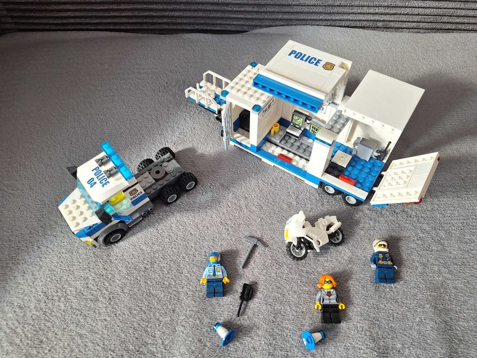 LEGO City Mobilne Centrum Dowodzenia, 60139