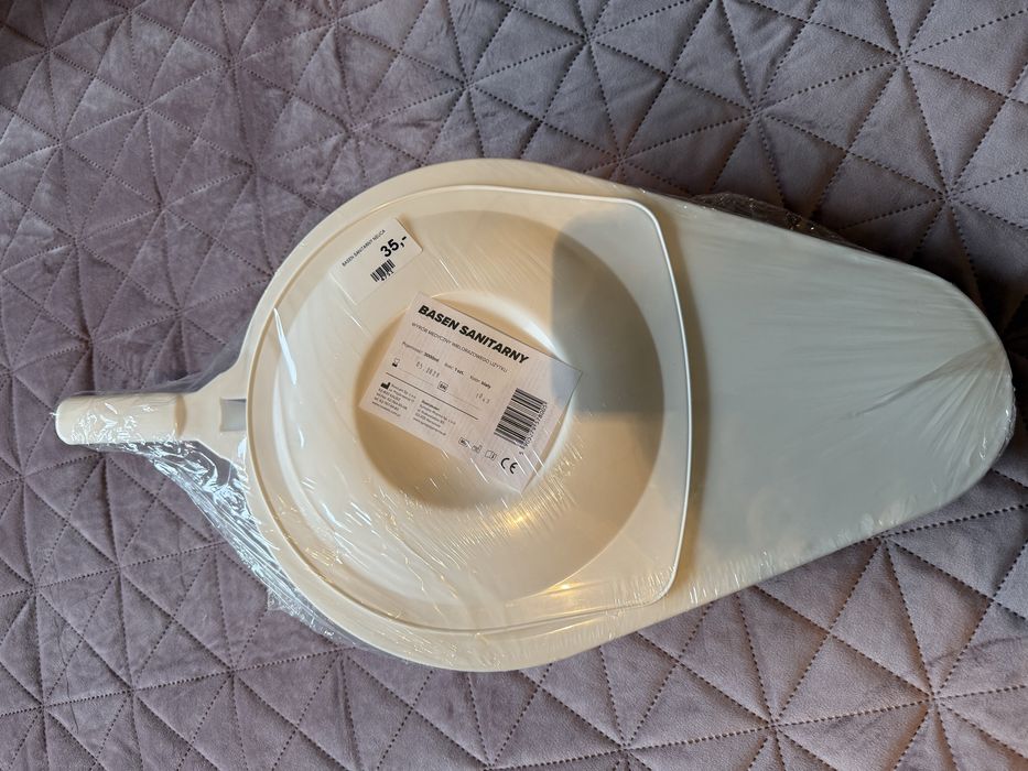 Basen sanitarny z pokrywką