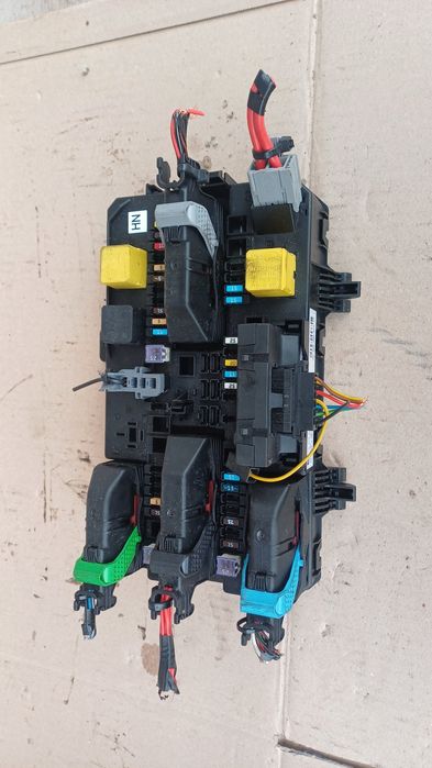 13220829M Блок предохранителей Opel Zafira B 2009 , 5DK00866943  1.9