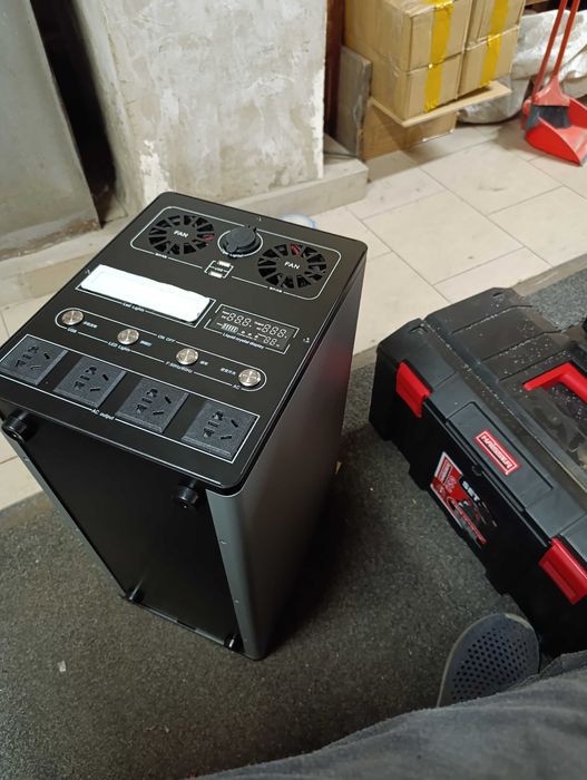 Інвертор на 12/24v в  в крутому корпусі на 6000W/3000W