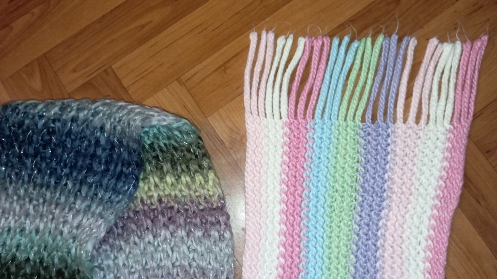 Два длинных красивых шарфа в хорошем состоянии.1шт 35 грн,2 шт 50 грн