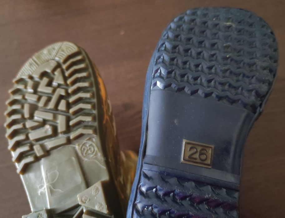 Botas 25 e 26, 10€ com envio em correio normal