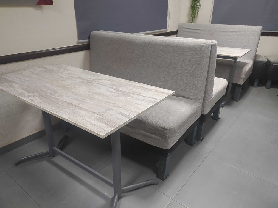 Mesas quadradas (30€) e mesas retangulares (35€)