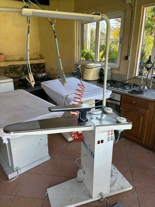Máquina Tira Nodoas Dosagem de Produtos Limpeza Textil