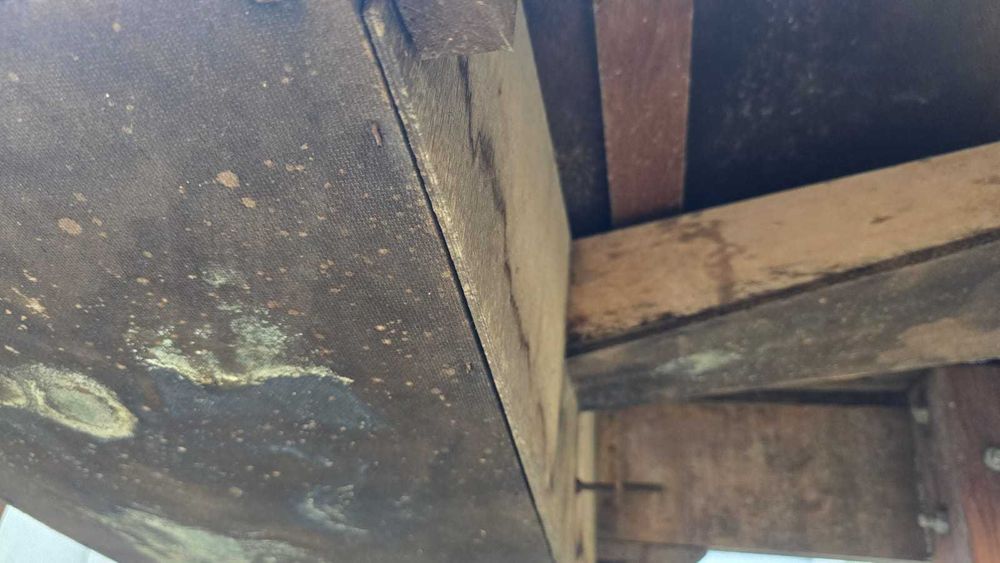 Mesa de matrecos em madeira para restauro