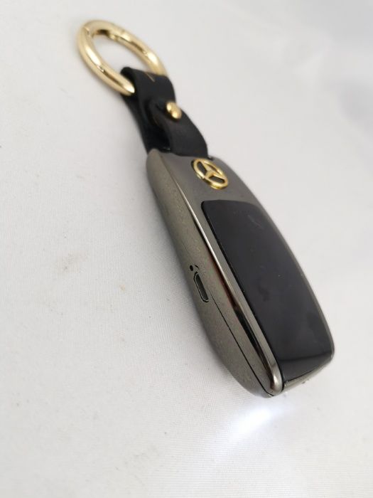 Na Lewara Elegancki brelok zapalniczka żarowa LED LCD