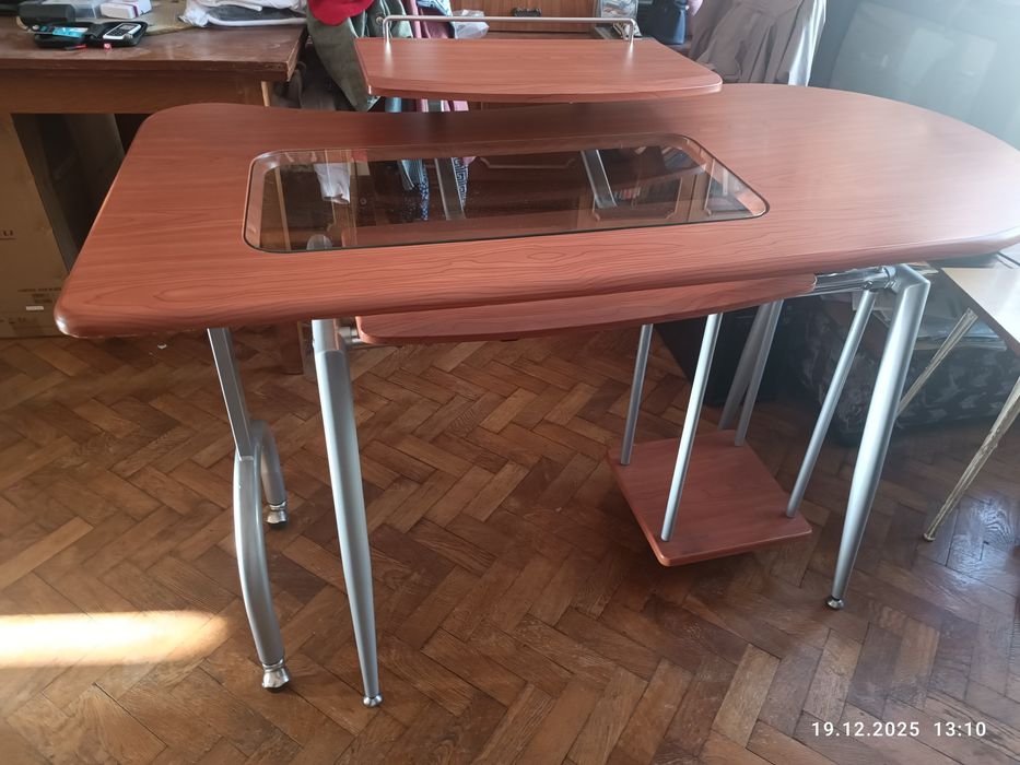Стіл комп'ютерний, письмовий.