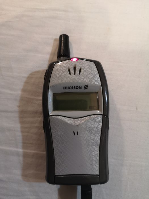 Telefon Ericsson T20s + ładowarka