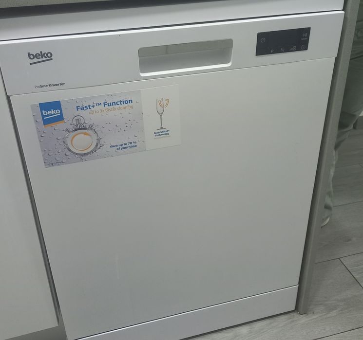 Maquina de lavar loiça beko semi nova