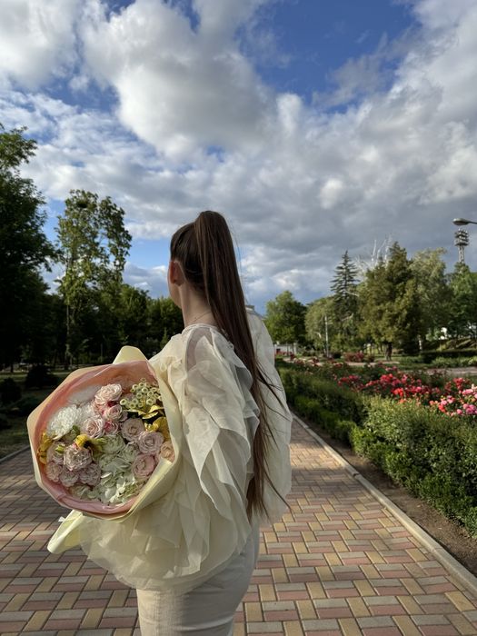 Гарна блузка у розмірі L
