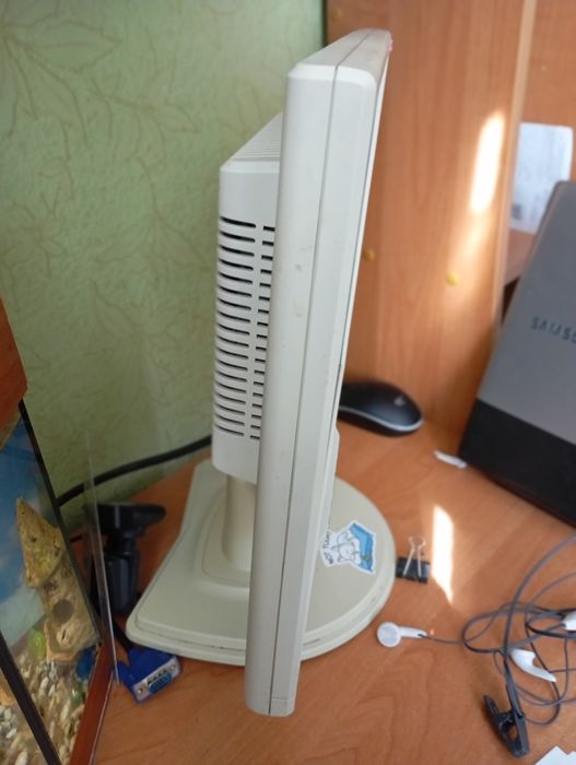 Монитор комп'ютер