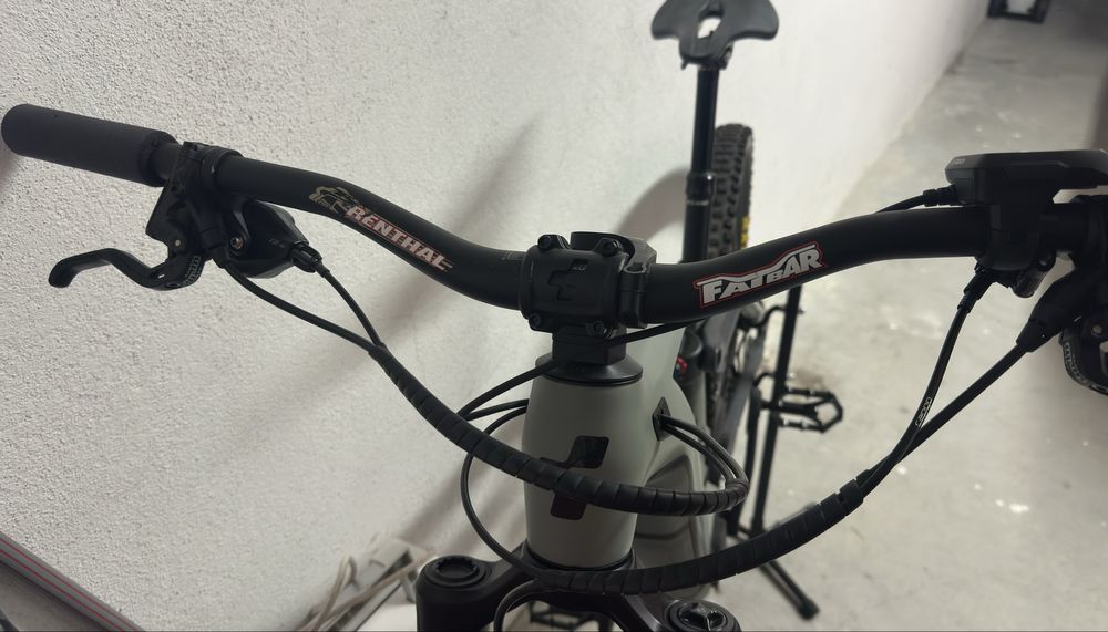 Cube Stereo Hybrid 160 Race tamanho S