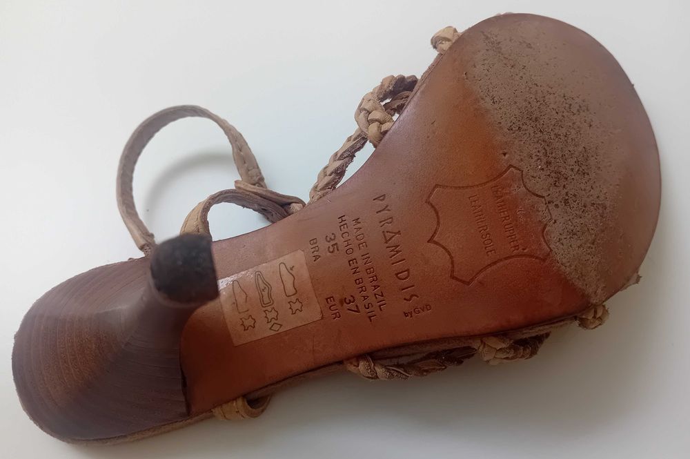Sapatos de pele, nº 37, usados uma vez, rigorosamente impecáveis