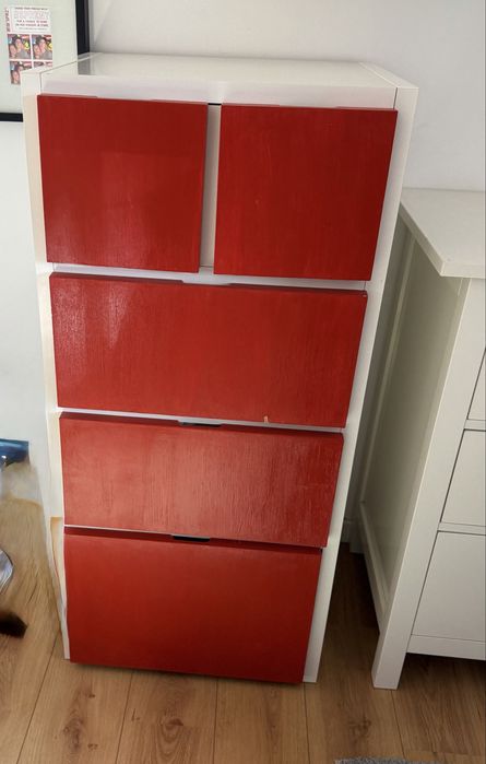 Movel de gavetas Branco e Vermelho