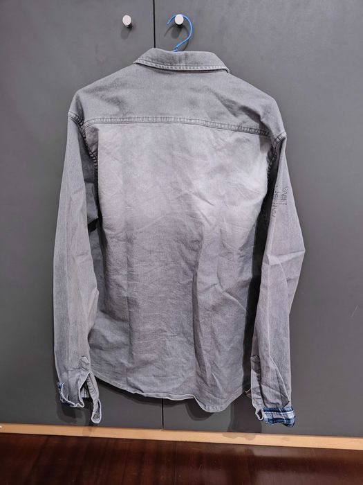 Camisa de Uso Regular – Ótimo Estado