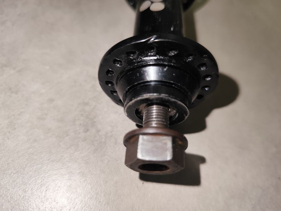 piasta przednia trebol bolt