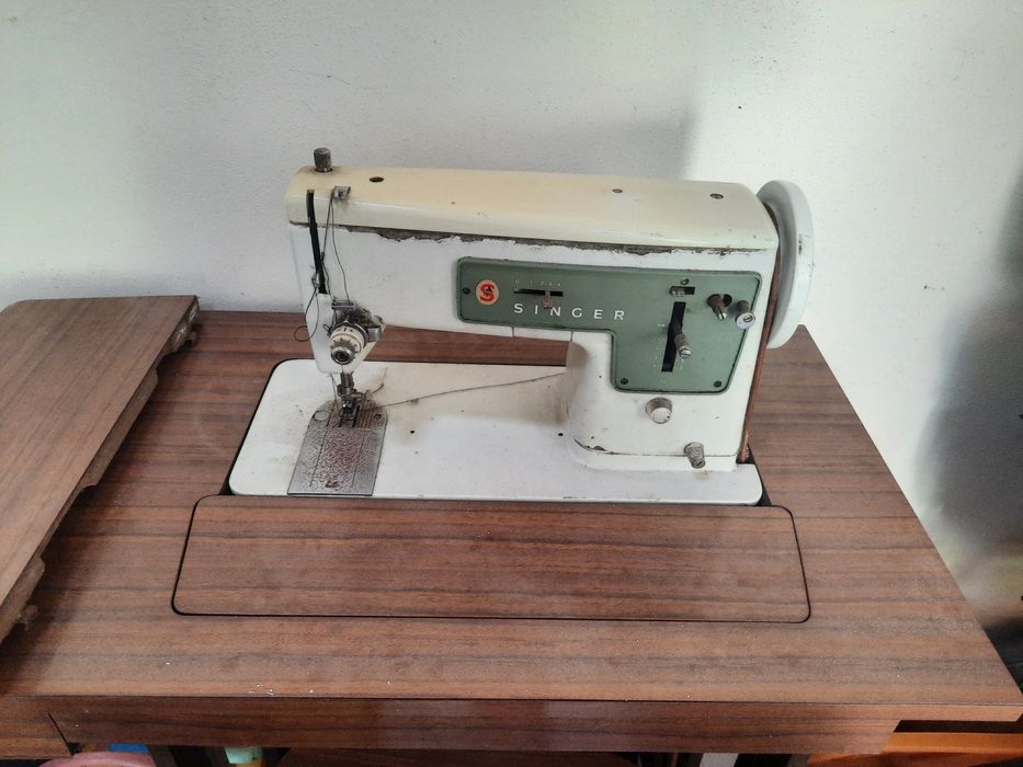 Máquina de costura singer