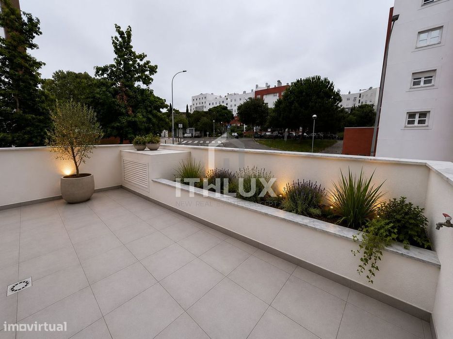 Apartamento T2 com Suíte e Terraço Privativo de 60 m² — Urbanização Ca