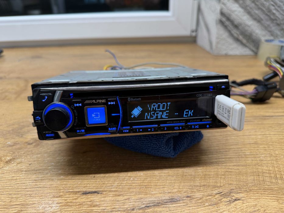 radioodtwarzacz Alpine CDE-177BT