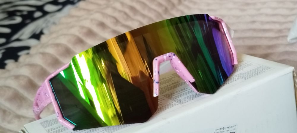 Nowe okulary przeciwsłoneczne dziecięce