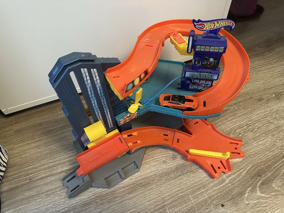 Трек Hot Wheels Велике місто (CDL36)