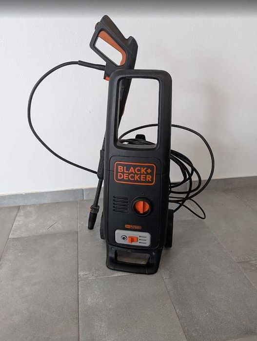 Máquina de lavar de alta pressão Black Decker com limpador de pátio (Em Óbidos)