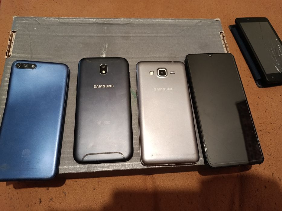 Pakiet starych telefonów