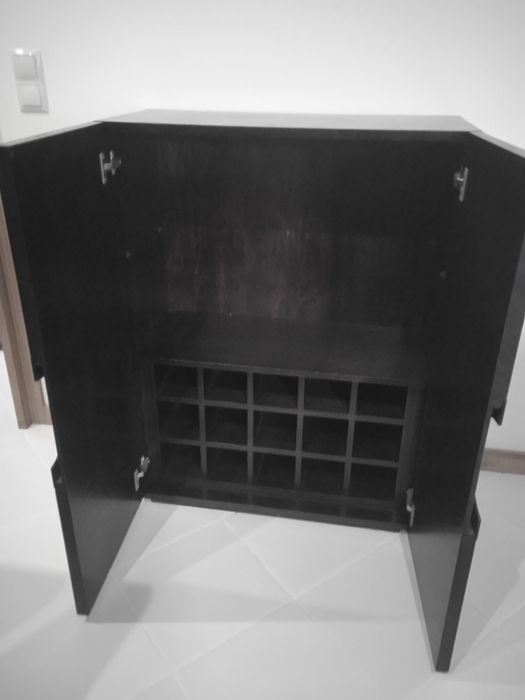 Móvel estilo garrafeira