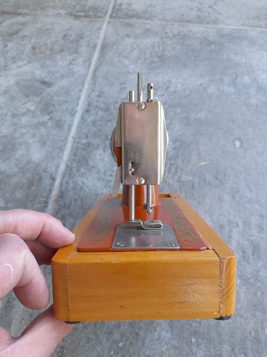 Máquina de costura antiga brinquedo/miniatura