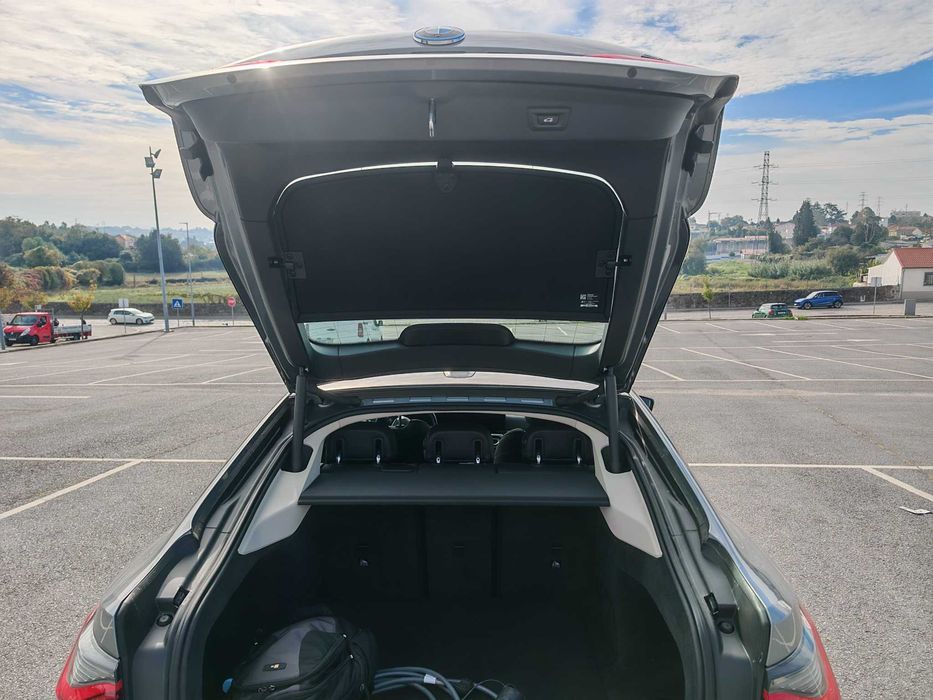 Viatura BMW i4 eDrive40 de Março/2023