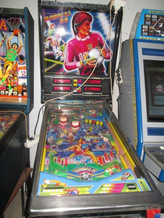 flipper  mundial 90 como nova original. Damos garantia.