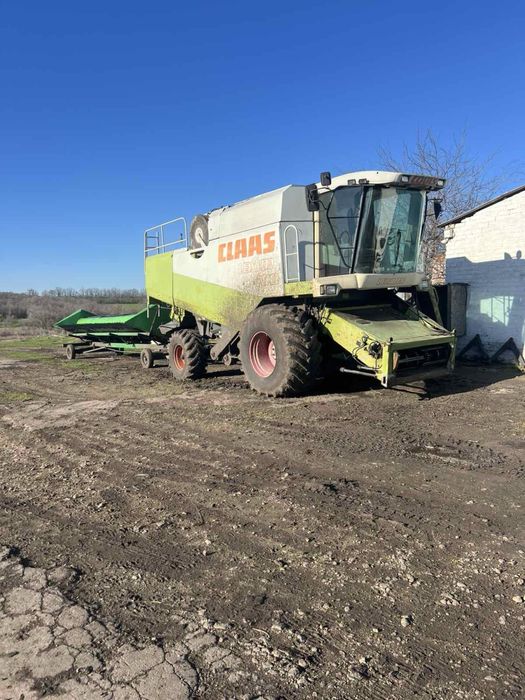 Комбайн Claas Lexion