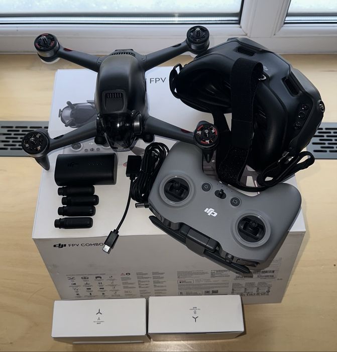 Продам DJI FPV fly more combo новий