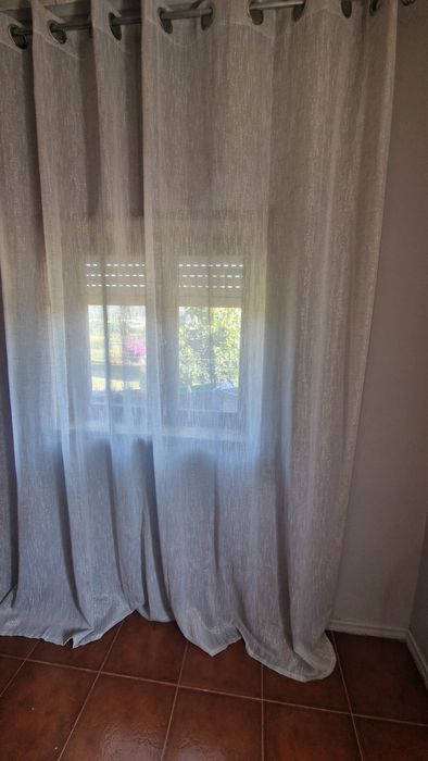 Cortinas em bom estado
