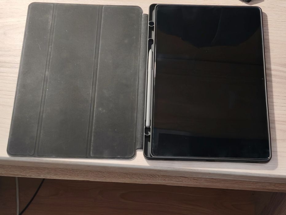 Tablet Samsung Galaxy Tab S9 FE+ (8/128 GB) z etui i szkłami