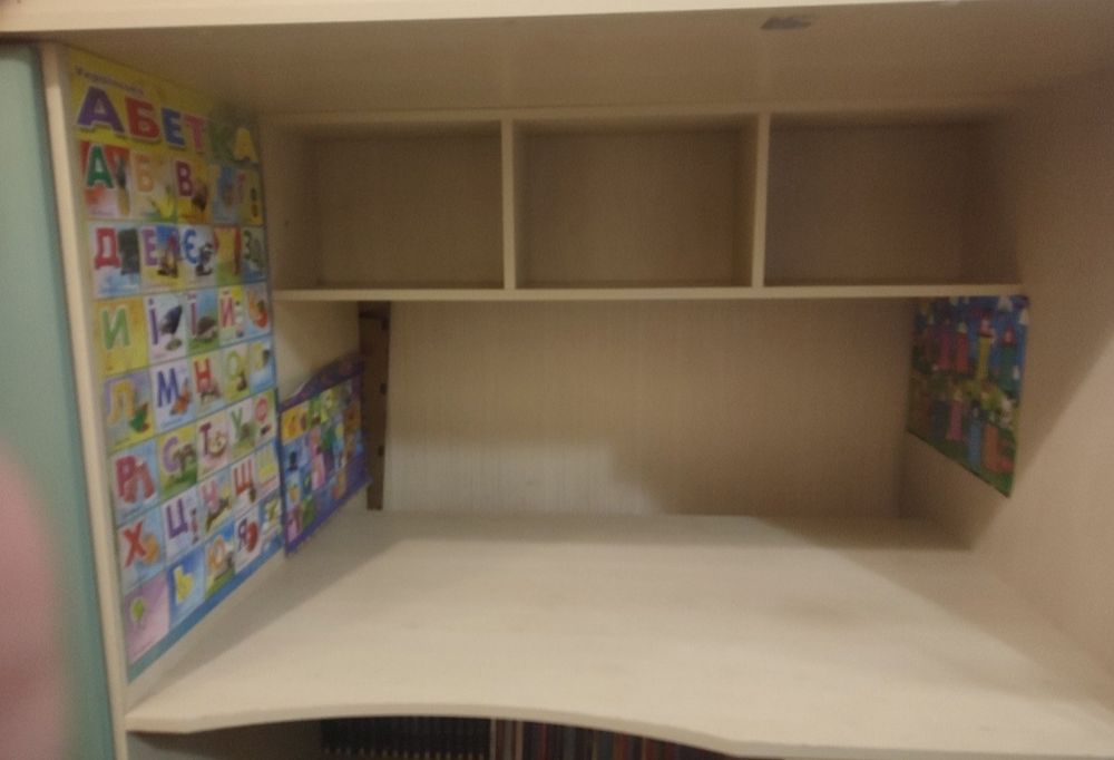 Дитяче двоярусне ліжко