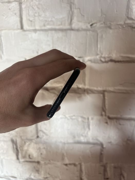 iPhone 7 без SIM-карти