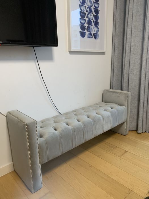 Banco Capitoné Cinza Claro como Novo