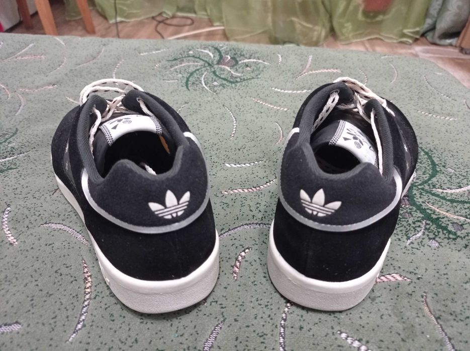 Кроссовки кожаные Adidas оригинал размер-37 по факту стелька- 23,5см