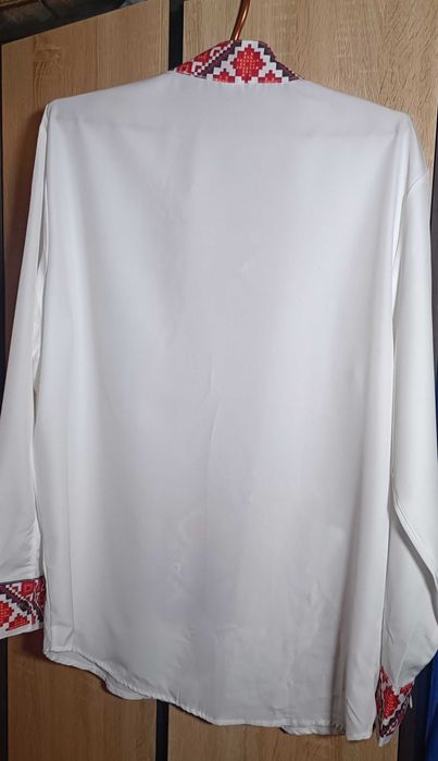 Сорочка в стилі вишиванки.