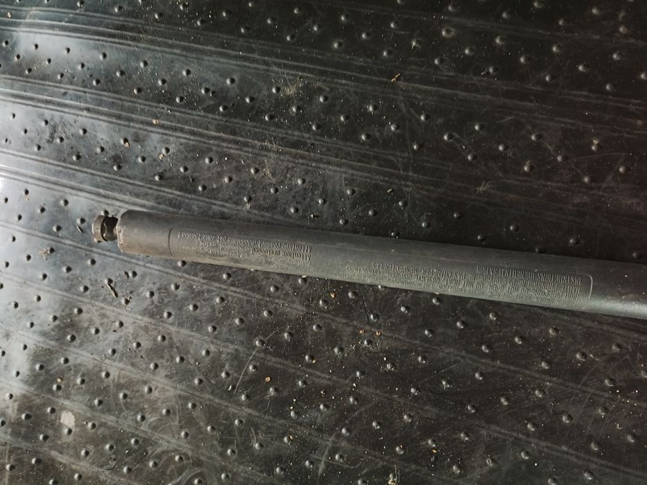 Siłownik hydrauliczny klapy tył opel Vectra c lift kombi