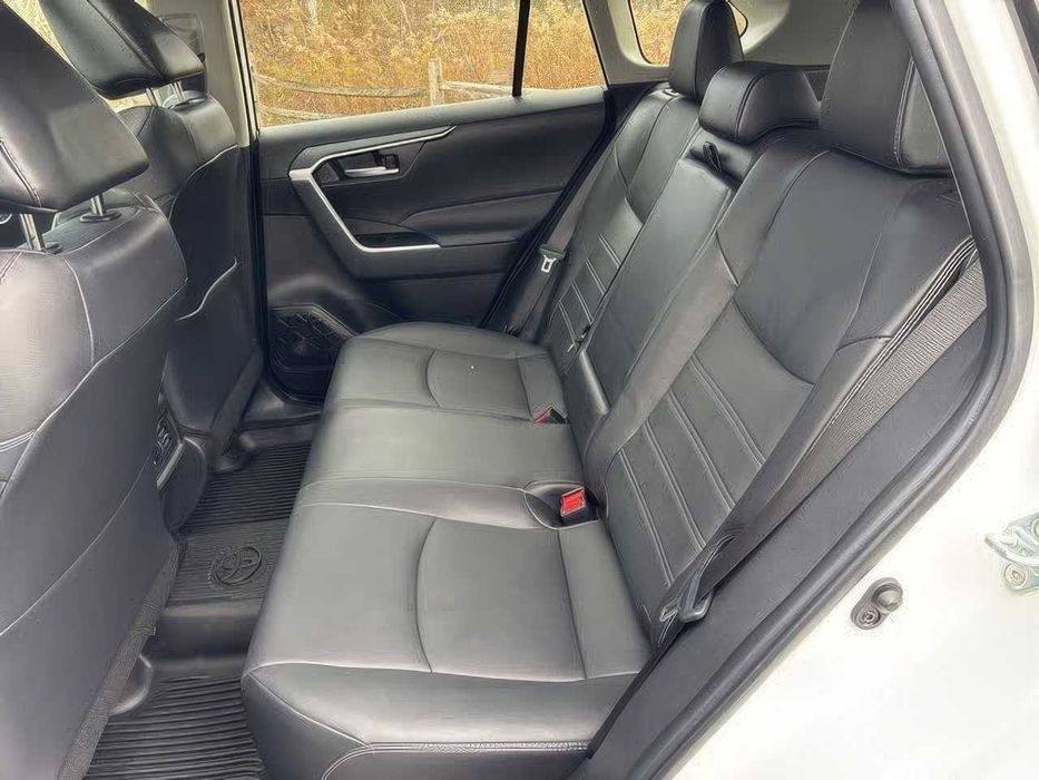 Toyota RAV4 XLE Premium      2023