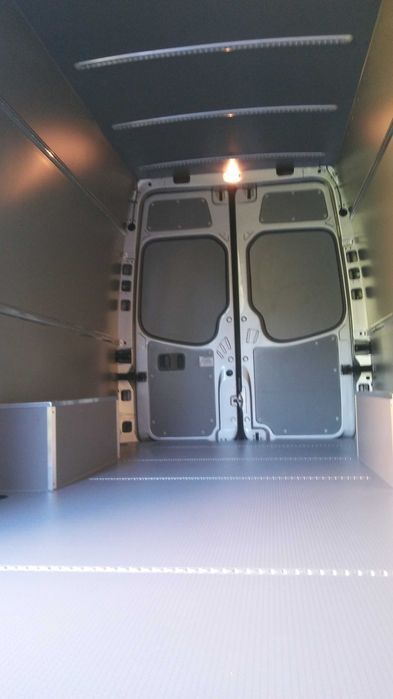 Mercedes Sprinter L3H2 Profesjonalne zabudowy samochodów dostawczych