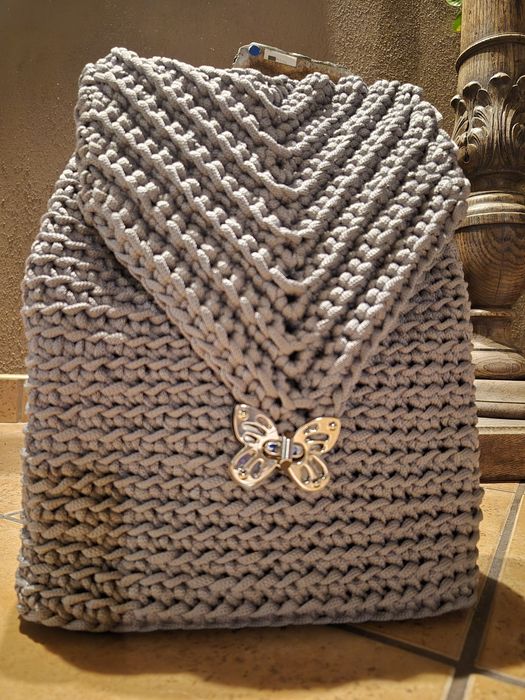 Plecak ręcznie robiony na szydełku